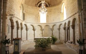 Eglise de Lacommande, vue sur le chœur.