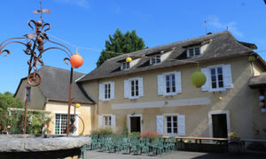 Cour et façade du coq en pâte