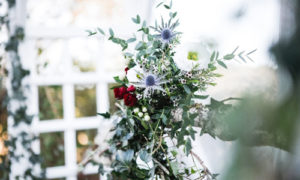 Voilage et décorations fleuries pour mariage au Coq en pâte