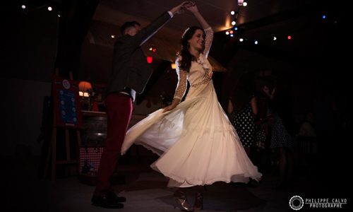 Danse des mariés dans la salle du coq en pâte - Photo par Philippe Calvo